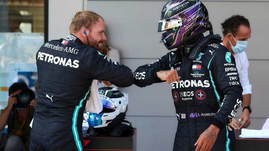 Valtteri Bottas e Lewis Hamilton celebram uma das três dobradinhas em 10 corridas disputadas em 2020 - LAT Images/Mercedes
