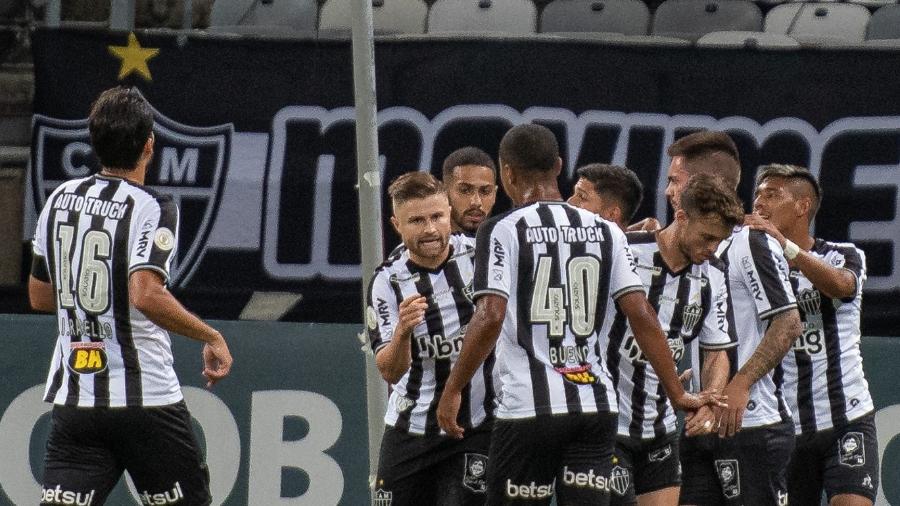 Jogadores do Atlético-MG comemoram gol sobre o Botafogo em jogo do Brasileirão 2020 - Alessandra Torres/AGIF