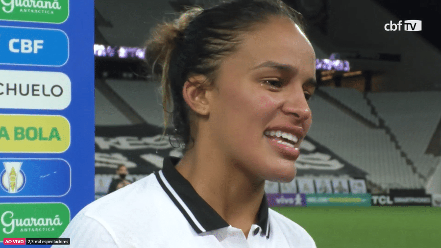 Gabi Nunes chora durante entrevista após título do Corinthians no Brasileirão Feminino - Reprodução/CBF TV