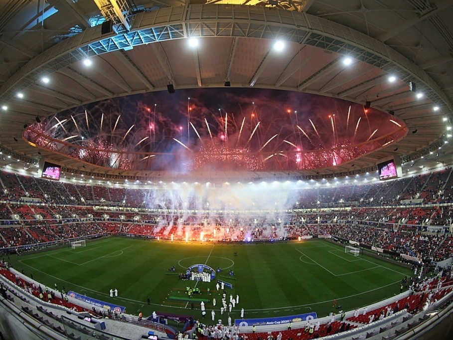 Polêmico estádio da Copa do Mundo de 2022 é inaugurado no Catar