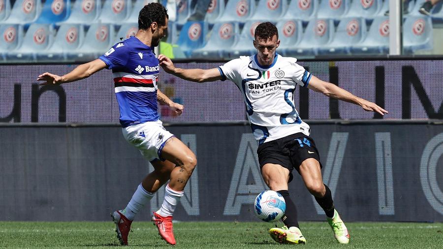 Perisic em ação pela Inter de Milão em jogo contra a Sampdoria - Ciro De Luca/Reuters