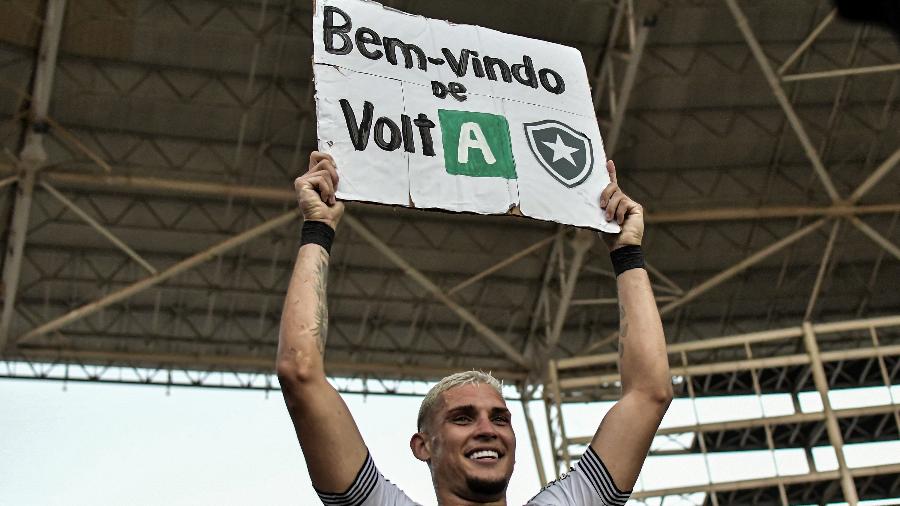 Navarro festejou demais o acesso com o Botafogo para a Série A do Brasileiro - Thiago Ribeiro/AGIF