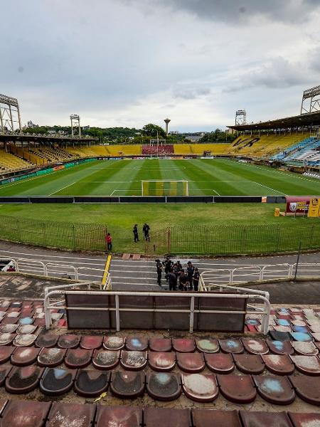 Estádio Raulino de Oliveira