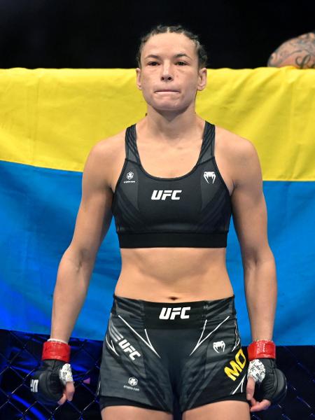 Maryna Moroz, lutadora ucraniana, faz homenagem ao país em UFC 272 - DAVID BECKER/Getty Images via AFP
