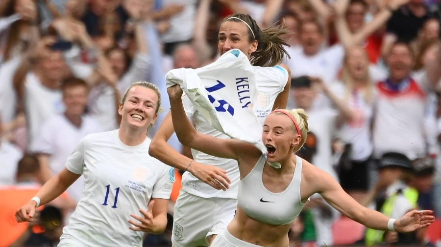 Chloe Kelly celebra o gol que deu o título da Euro para a Inglaterra - FRANCK FIFE/AFP