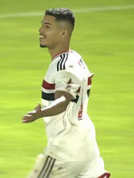 Talles Wander, do São Paulo, celebra gol sobre o Retrô em jogo da Copinha - Reprodução/sportv