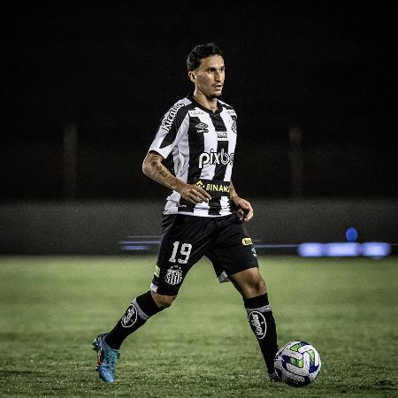 Dodi, meio-campista do Santos, em ação contra o CeilÂndia, pela Copa do Brasil 2023 - Raul Baretta/Santos FC