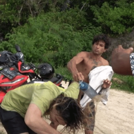 Surfista norte-americana foi agredida por homem após disputa por onda em Bali, na Indonésia - Reprodução/Instagram