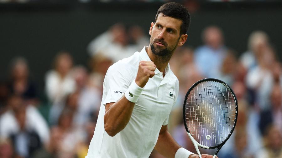 Novak Djokovic na semifinal de Wimbledon de 2023 contra Jannik Sinner