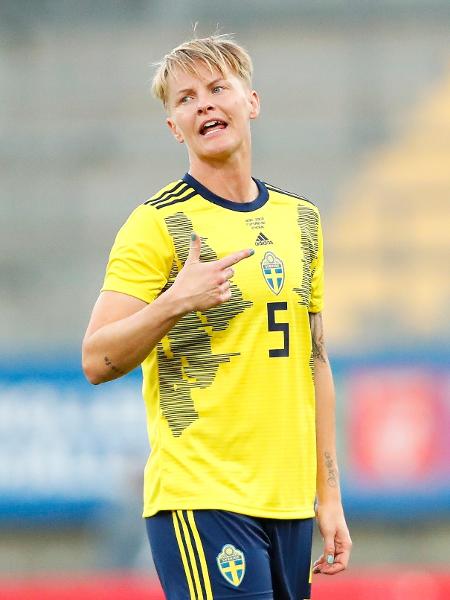 Nilla Fischer, da Suécia, durante partida das eliminatórias da Copa contra a Geórgia