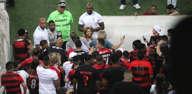 Leila vira celebridade na torcida do Flamengo antes de jogo com Palmeiras