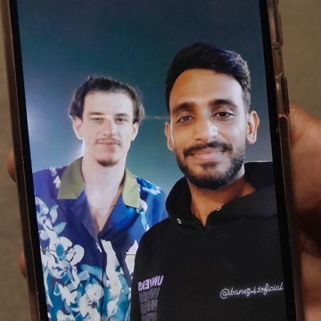Ahmed tirou foto com zagueiro Ibanez, do Al Ahli e ex-Fluminense
