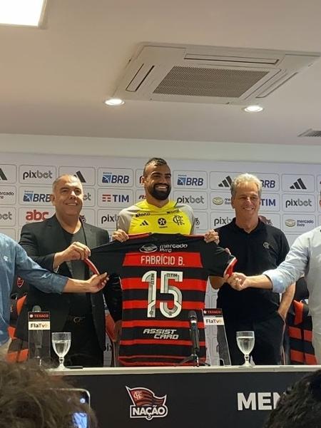 Fabricio Bruno em coletiva após renovação de contrato com o Flamengo