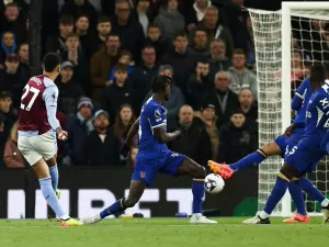 Aston Villa empata com Chelsea e se complica na briga por vaga na Liga dos Campeões