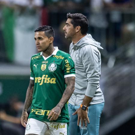 Dudu e Abel Ferreira durante o jogo do Palmeiras contra o Juventude, pelo Brasileirão