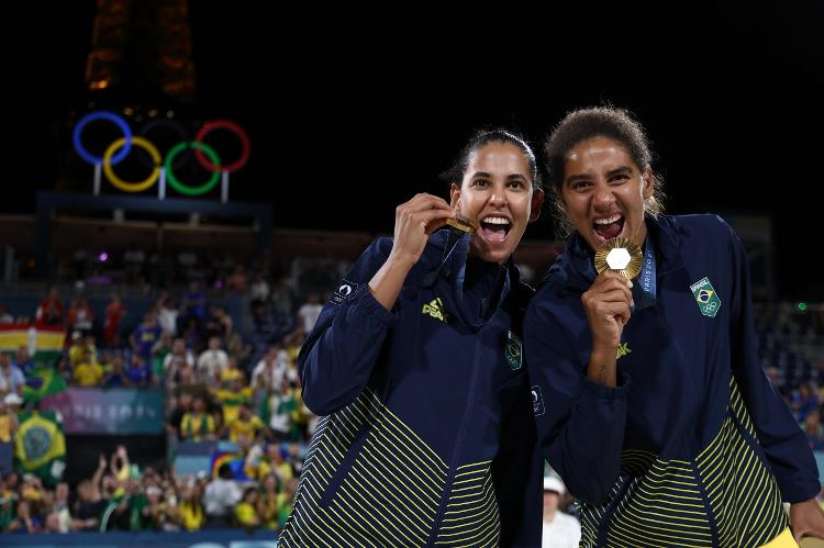 Duda e Ana Patrícia com o ouro no vôlei de praia das Olimpíadas 2024
