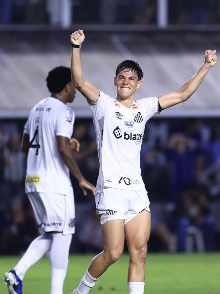 JP Chermont, jogador do Santos, comemora gol contra o América-MG na Vila Belmiro