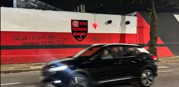 Pichação na Sede do Flamengo Após Derrota na Série A.