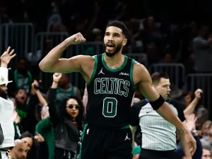 Jayson Tatum brilha, Celtics vencem e encerram sequência histórica dos Cavaliers