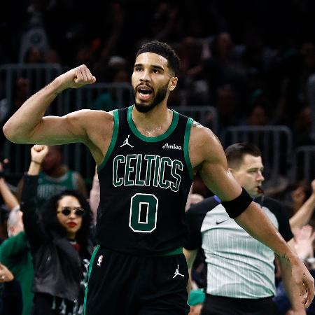  Jayson Tatum, do Boston Celtics, em jogo contra o Cleveland Cavaliers pela NBA