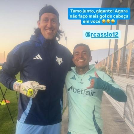 Dudu provoca Cássio em foto após treino do Cruzeiro