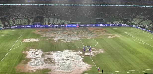 Clássico entre Palmeiras e Corinthians adiado devido a alagamento no Allianz.