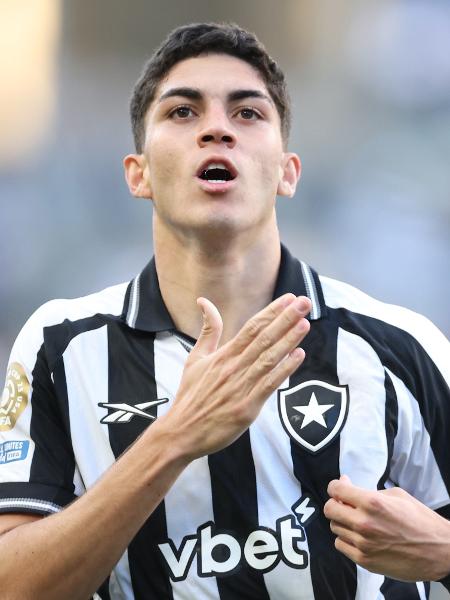 Jair celebra gol em Botafogo x Seattle Sounders, duelo do Mundial Jair celebra gol em Botafogo x Seattle Sounders, duelo do Mundial
