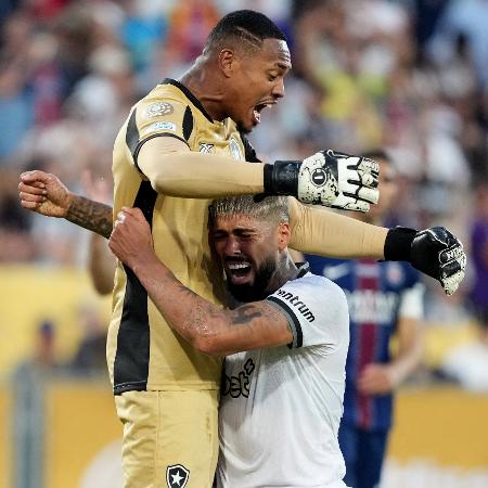 Barboza e John comemoram vitória do Botafogo sobre o PSG em duelo do Mundial Barboza e John comemoram vitória do Botafogo sobre o PSG em duelo do Mundial