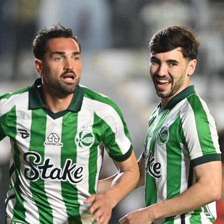 Gilberto comemora gol marcado pelo Juventude contra o Sport no Brasileirão