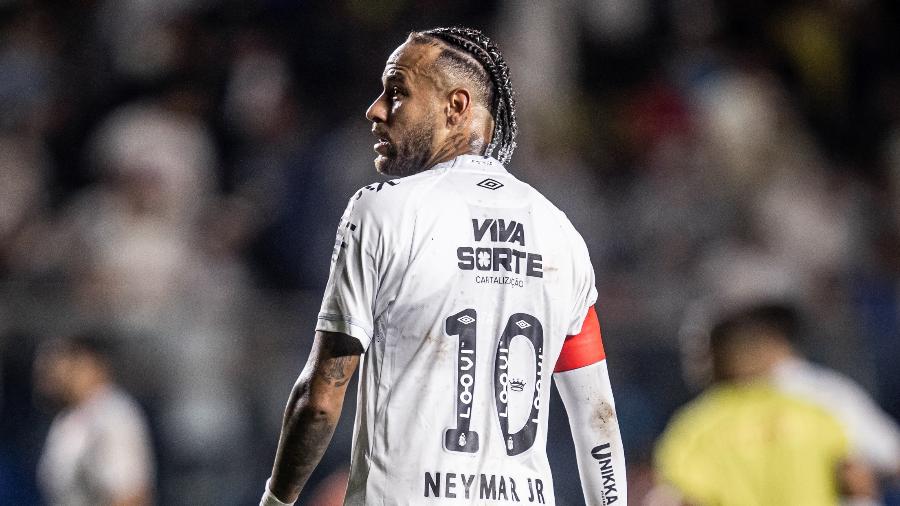 Neymar em ação no amistoso do Santos contra a Desportiva Ferroviária Neymar em ação no amistoso do Santos contra a Desportiva Ferroviária