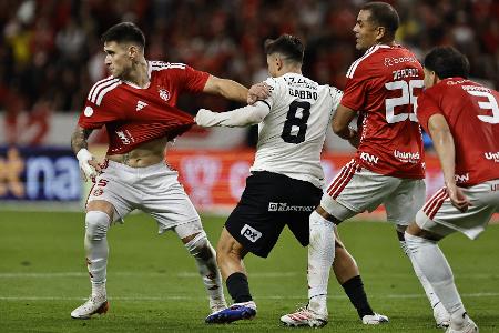 Garro foi porta-voz dos jogadores do Corinthians em reclamação contra árbitro