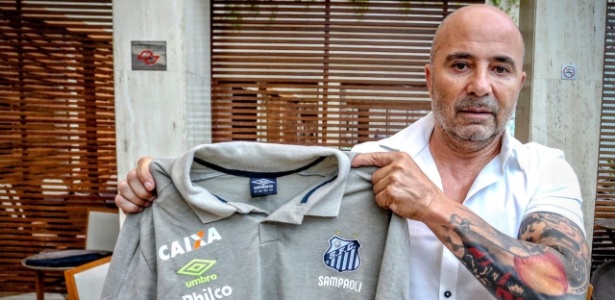 Jorge Sampaoli assinou contrato de duas temporadas com o Santos - Divulgação/SantosFC
