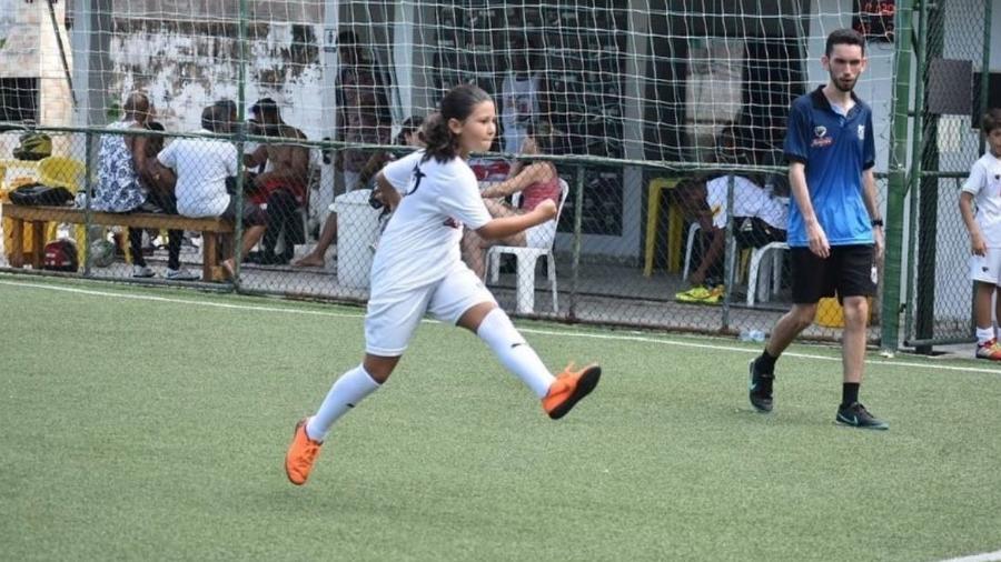 Escola de futebol gratuita e exclusiva para meninas? Esse lugar existe -  UOL Esporte