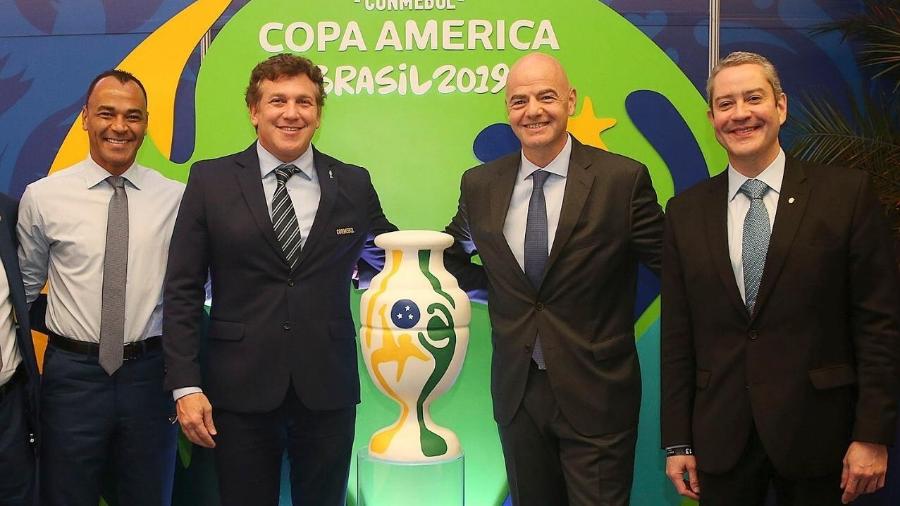 Cafu, Alejandro Dominguez, Gianni Infantino e Rogério Caboclo em jogo da Copa América de 2019, no estádio do Corinthians - Danilo Matsukawa/ CONMEBOL Copa América