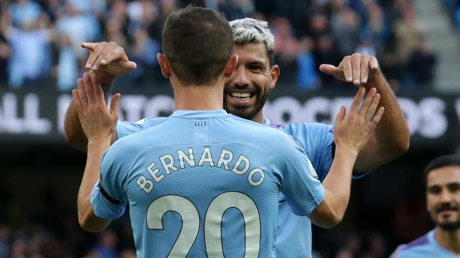 Aguero comemora gol do Manchester City pelo Inglês - Lindsey Parnaby / AFP