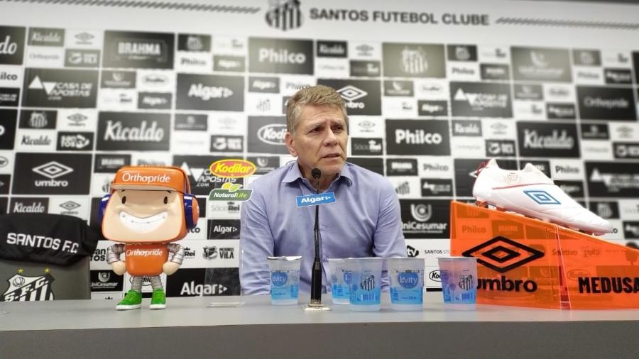 Paulo Autuori concede entrevista coletiva no CT do Santos - UOL