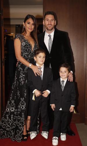 Lionel Messi, Bola de Ouro de melhor jogador, e a família: a mulher Antonella Roccuzzo e os filhos Thiago, 7 anos, e Mateo, 4 anos