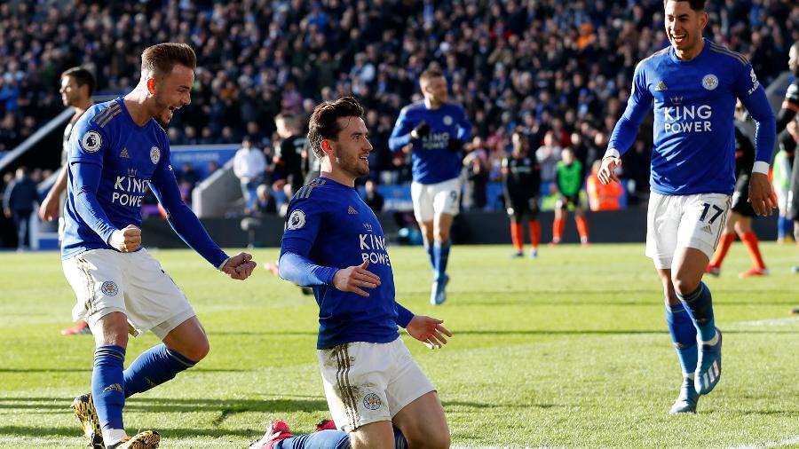 O zagueiro Ben Chilwell comemora gol marcado pelo Chelsea contra o Leicester pelo Campeonato Inglês - Adrian Dennis/AFP