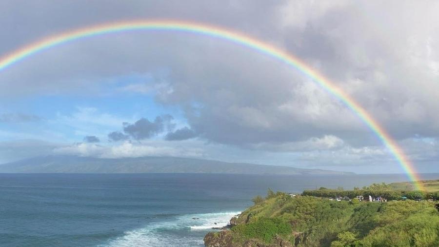 Honolua Bay, no Havaí: Visitar as praias paradisíacas da região poderá ser possível apenas para aqueles que receberam três doses de vacina contra a covid-19 - Divulgação/WSL