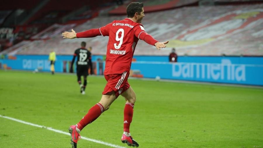 Novo líder da Chuteira de Ouro, Lewandowski comemora gol contra o Bayer Leverkusen - Getty Images
