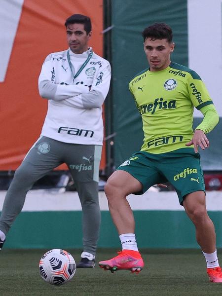 Raphael Veiga e Abel Ferreira, durante o treino do Palmeiras - Cesar Greco/Palmeiras - Cesar Greco/Palmeiras
