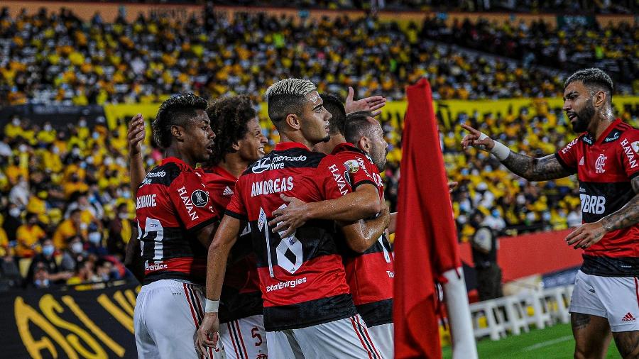 Jogadores do Flamengo comemoram gol de Bruno Henrique, em Guayaquil - Marcelo Cortes/CRF