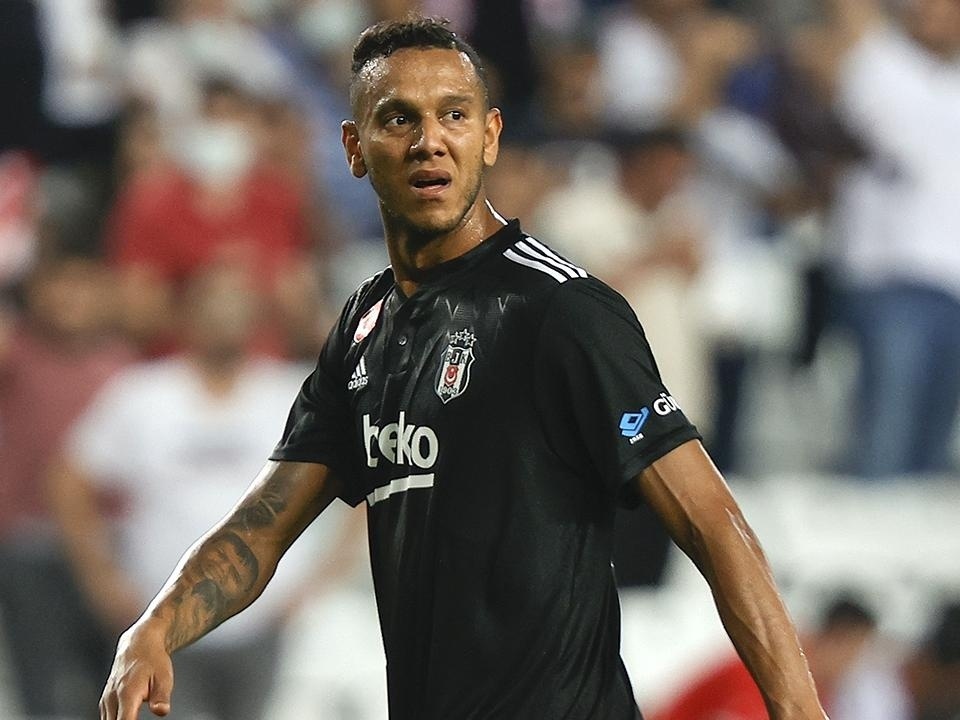 EXCLUSIVO: Com Besiktas líder, Souza comemora fase na Turquia e comenta  rivalidade local