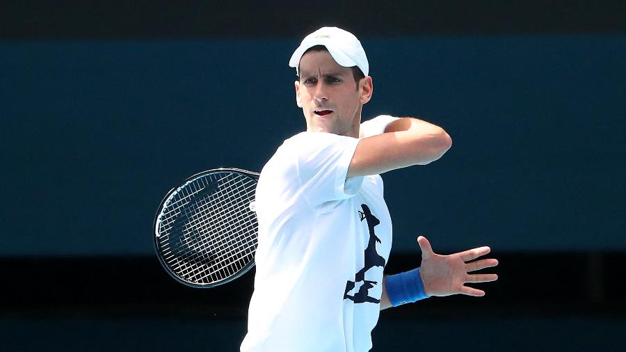 Novak Djokovic treina em Melbourne após vitória na Justiça australiana antes do Australian Open - Kelly Defina / POOL / AFP