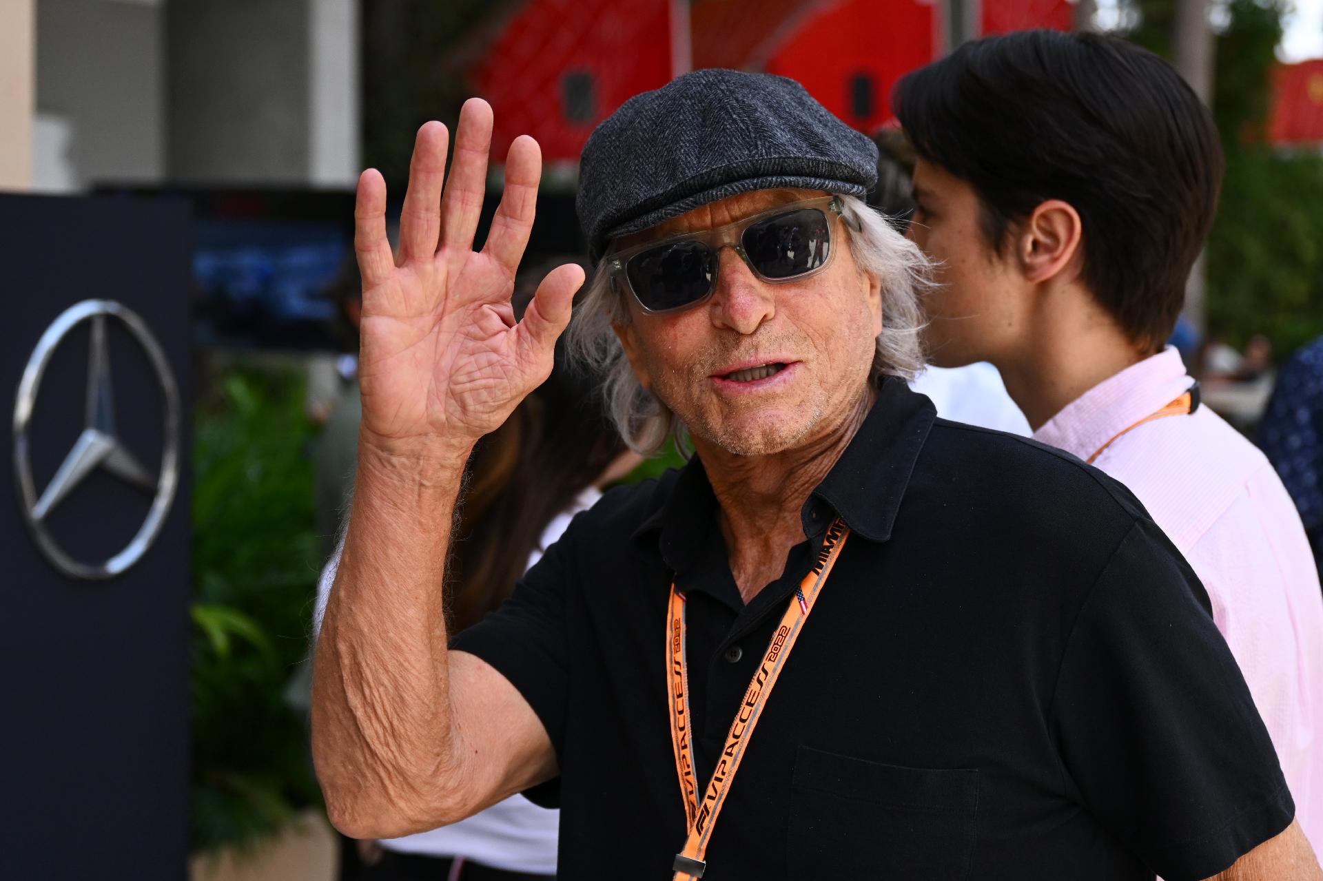 Michael Douglas no paddock do GP de Miami - Clive Mason - Formula 1/Formula 1 via Getty Images
