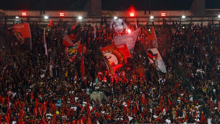 Torcedores do Flamengo marcaram presença no Maracanã para duelo contra o São Paulo - ERICA MARTIN/THENEWS2/ESTADÃO CONTEÚDO
