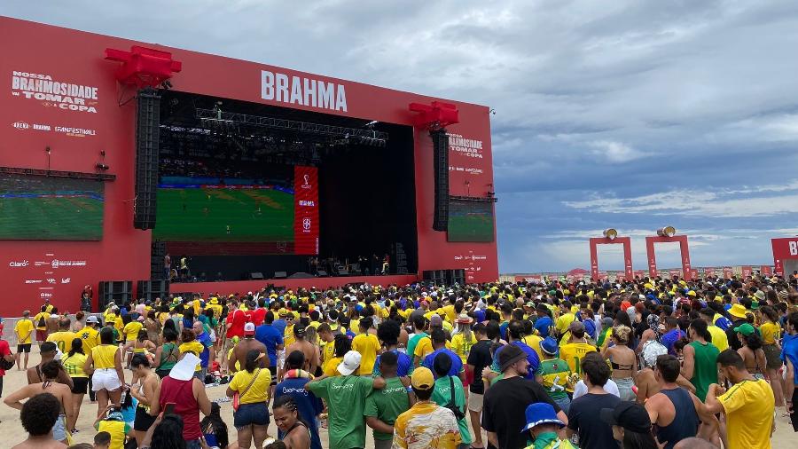 Com chuva e telão gigante, seleção leva milhares a Fan Fest no Rio