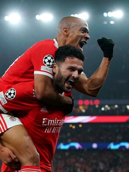 Gonçalo Ramos comemora com João Mário gol do Benfica - Gualter Fatia/Getty Images