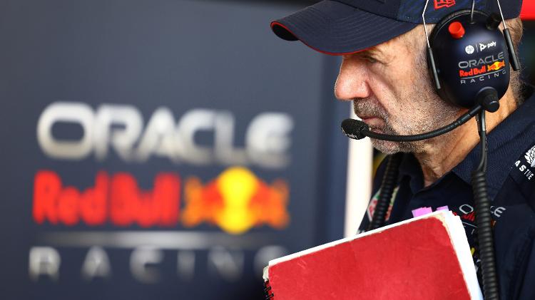 Adrian Newey nos boxes da Red Bull em Jeddah, no mês passado 