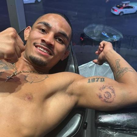 André "Mascote" Lima exibe sua mais nova tatuagem